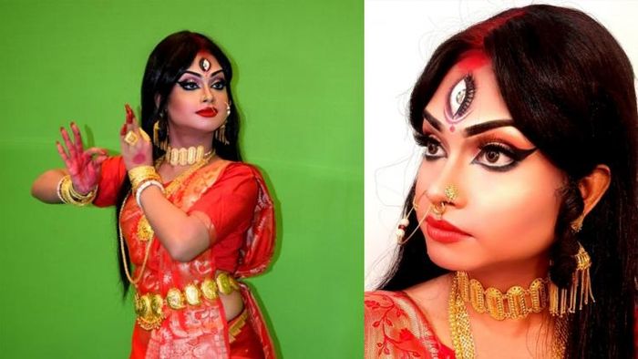 দুর্গা রূপে রূপান্তরিত নারী চারুলতা
