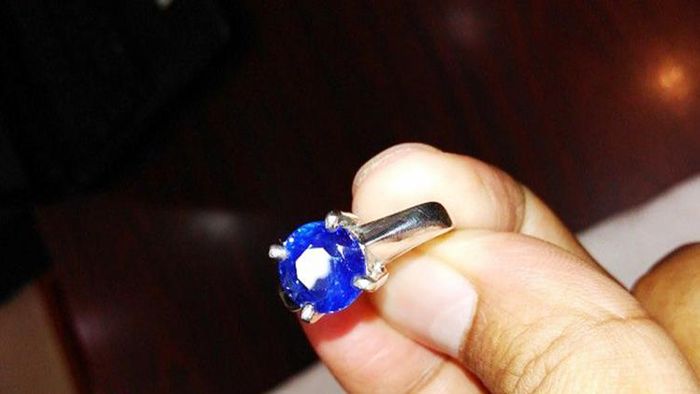 রক্তমুখী নীলা