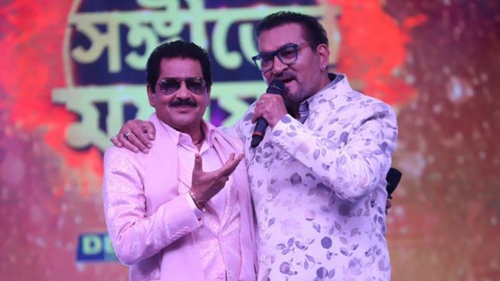 'সঙ্গীতের মহাযুদ্ধ'-র মহাযুদ্ধের মঞ্চে উদিত নারায়ণ ও অভিজিৎ ভট্টাচার্য