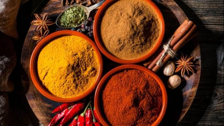 ইটের গুঁড়ো  মেশানো লঙ্কা গুঁড়ো খাচ্ছেন না তো? এই ভাবে চিনুন