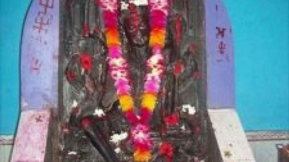 মাটি খুঁড়তেই পেটকাটি মাও, হাতে শঙ্খ-চক্র-গদা-পদ্ম মাটি খুঁড়তেই পেটকাটি মাও, হাতে শঙ্খ-চক্র-গদা-পদ্ম