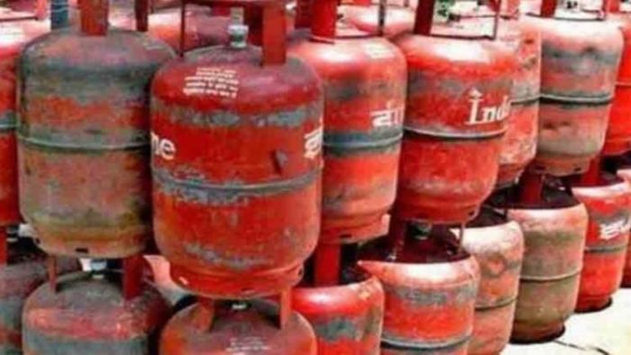 একটি সিলিন্ডার ৬৩৩ টাকা