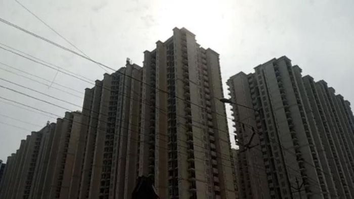 এই বিল্ডিংয়েরই ২৫ তলা থেকে পড়ে দুই ভাই