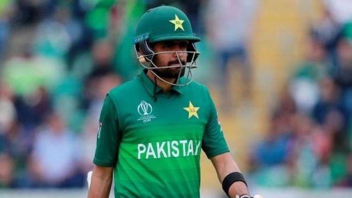 বাবর আজম, পাক ফ্যানদের কটাক্ষের মুখে