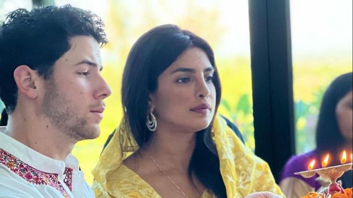 নিকের সারনেম মুছে ফেললেন প্রিয়াঙ্কা