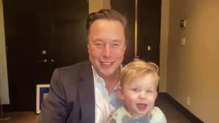  ছেলে কোলে বিজনেস মিটিংয়ে Elon Musk, ভিডিও দেখে অবাক নেটিজেনরা