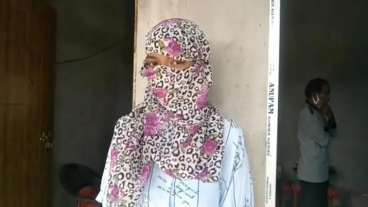 বুরখা না পরে জিন্স কেন? অসমে যুবতীকে তাড়িয়ে দিল ব্যবসায়ী! 