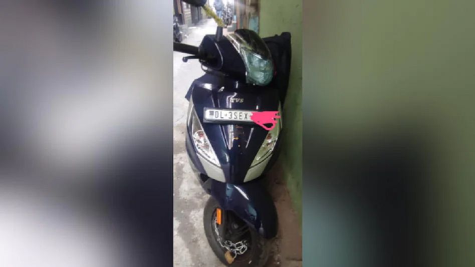 স্কুটিতে লেখা SEX, বিপাকে দিল্লির কলেজ পড়ুয়া স্কুটিতে লেখা SEX, বিপাকে দিল্লির কলেজ পড়ুয়া
