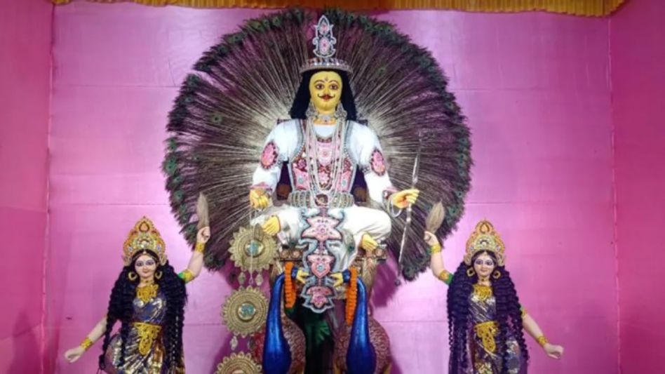 ধান-ধনুক আর নাচ-গানে বাংলার মেয়েদের কার্তিক পুজো ধান-ধনুক আর নাচ-গানে বাংলার মেয়েদের কার্তিক পুজো