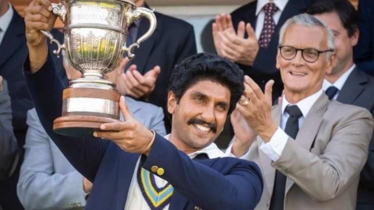 83 Trailer: হুবহু কপিলের বেশে 83 বিশ্বকাপে টিমকে লিড করছেন রণবীর সিং! 83 Trailer: হুবহু কপিলের বেশে 83 বিশ্বকাপে টিমকে লিড করছেন রণবীর সিং!