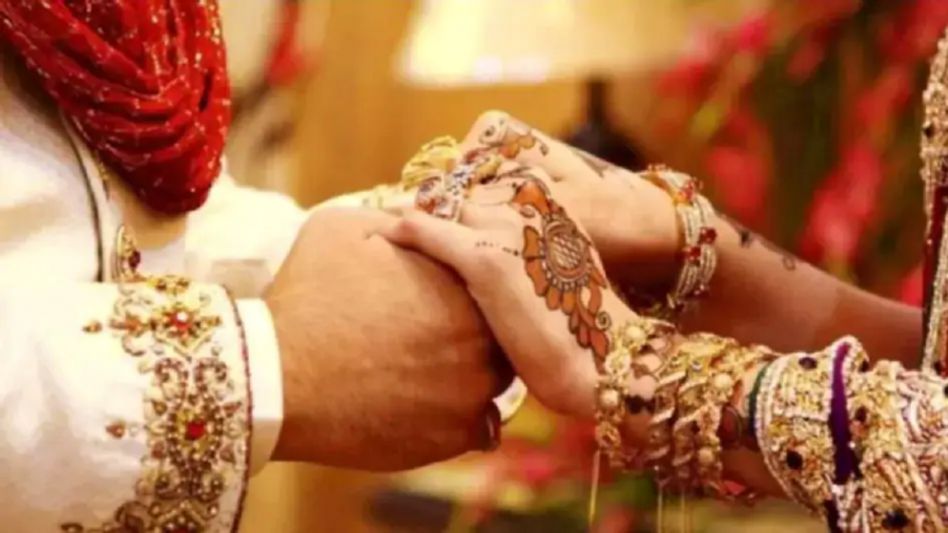 হবু স্ত্রীর স্তন-কোমরের মাপ জানতে চেয়ে বিজ্ঞাপন, বিতর্ক তুঙ্গে হবু স্ত্রীর স্তন-কোমরের মাপ জানতে চেয়ে বিজ্ঞাপন, বিতর্ক তুঙ্গে