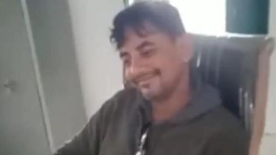 Viral : স্কুলে বসেই ঢকঢক করে মদ্যপান করে ছাত্রদের তুমুল গালি শিক্ষকের!  Viral : স্কুলে বসেই ঢকঢক করে মদ্যপান করে ছাত্রদের তুমুল গালি শিক্ষকের!