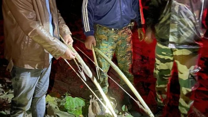 ফেলে যাওয়া অস্ত্র