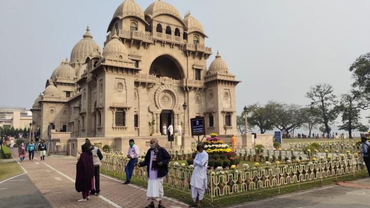 কল্পতরু উৎসবে বন্ধ বেলুরের ফটক