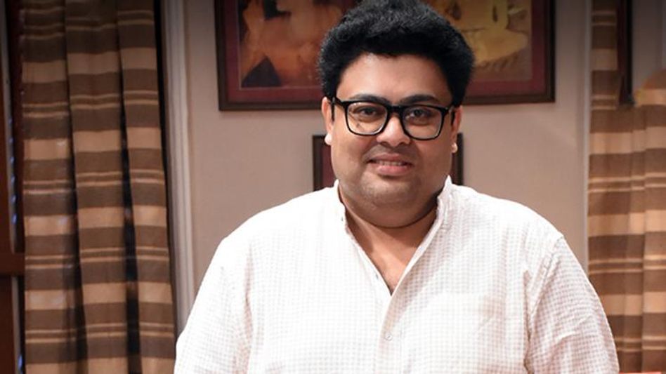 পাহাড়ে ৩ মহিলার সঙ্গে জমিয়ে নাচ 'পটকা'- অম্বরিশের! Viral Video  পাহাড়ে ৩ মহিলার সঙ্গে জমিয়ে নাচ 'পটকা'- অম্বরিশের! Viral Video