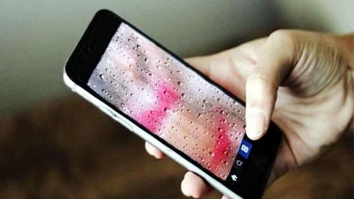 বান্ধবীর গোপন ছবি ইন্টারনেটে দেওয়ার অভিযোগ (প্রতীকী ছবি)