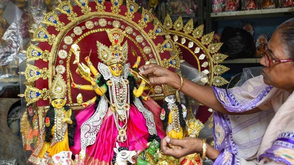 দুর্গাপুজোকে UNESCO-স্বীকৃতি, উদযাপনে বুধবার পদযাত্রা কলকাতায় দুর্গাপুজোকে UNESCO-স্বীকৃতি, উদযাপনে বুধবার পদযাত্রা কলকাতায়
