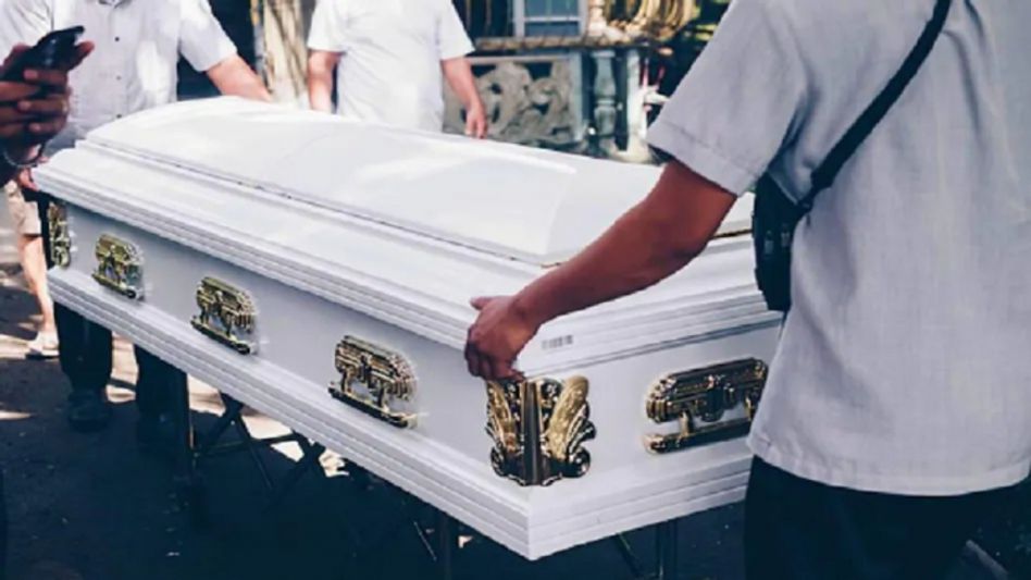 কবর থেকে বের করলেন বন্ধুর লাশ, তারপর বাইকে শহর ঘুরলেন যুবক কবর থেকে বের করলেন বন্ধুর লাশ, তারপর বাইকে শহর ঘুরলেন যুবক