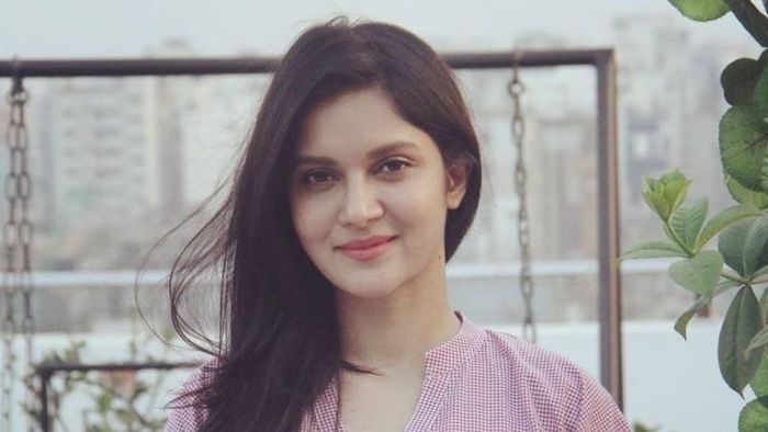 বর্তমানে বাংলাদেশে রয়েছেন পরিচালক সৃজিত মুখোপাধ্যায়ের স্ত্রী রাফিয়াত রশিদ মিথিলা