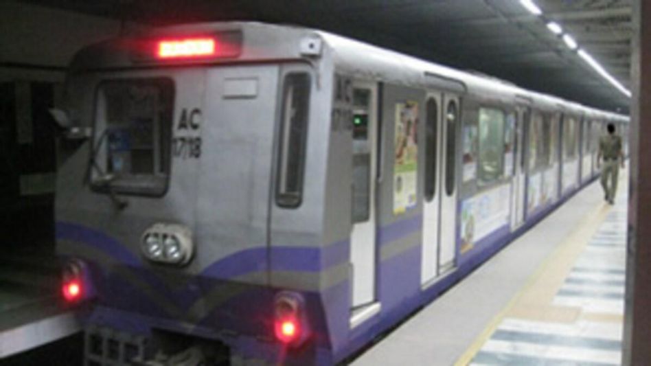 Kolkata Metro-য় QR Code দিয়ে কী করে টিকিট মিলবে, জেনে নিন Kolkata Metro-য় QR Code দিয়ে কী করে টিকিট মিলবে, জেনে নিন