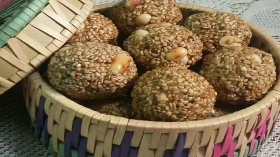 শীতের ইমিউনিটি বুস্টার নলেন গুড়-তিলের নাড়ু, রয়েছে আরও ফায়দা শীতের ইমিউনিটি বুস্টার নলেন গুড়-তিলের নাড়ু, রয়েছে আরও ফায়দা