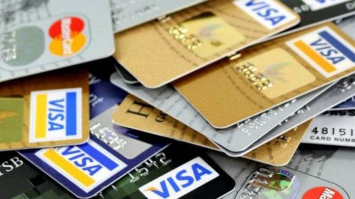 নতুন বছরের প্রথম দিন থেকেই ডেবিট এবং ক্রেডিট কার্ডের মাধ্যমে অনলাইন পেমেন্টের পদ্ধতিতে বড়সড় পরিবর্তন হতে চলেছে।