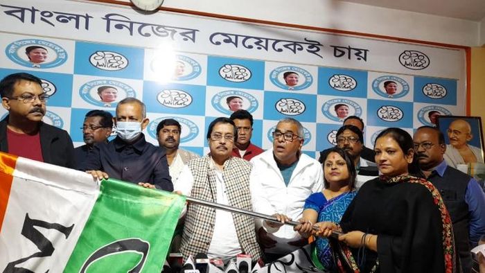 তৃণমূলে যোগদান