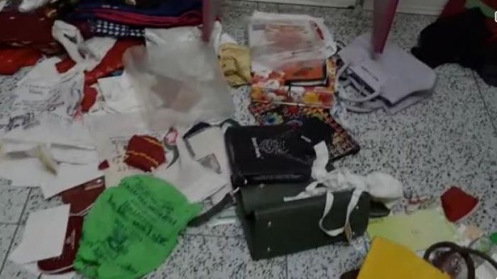 হুগলির উত্তরপাড়ায় বাড়ির দরজা ভেঙে ফের দুঃসাহসিক চুরির ঘটনায় এলাকায় চাঞ্চল্য ছড়িয়েছে।