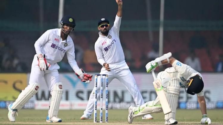 এভাবেই মুখ থুবড়ে পড়েছে কিউইরা