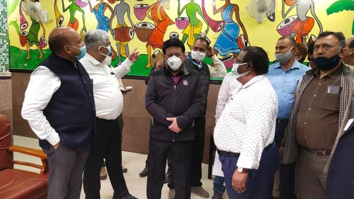 রাজধানী এক্সপ্রেস চলার পরিকাঠামো খতিয়ে দেখতে মালদায় রেলকর্তারা