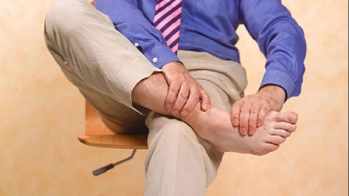 শীতকালে পা ঠান্ডা থাকা মানে শরীরে বেশ কিছু সমস্যা থাকতে পারে (প্রতীকী ছবি)