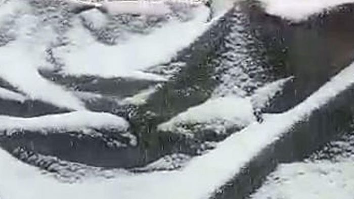 তুষারে আগুন জ্বালে...