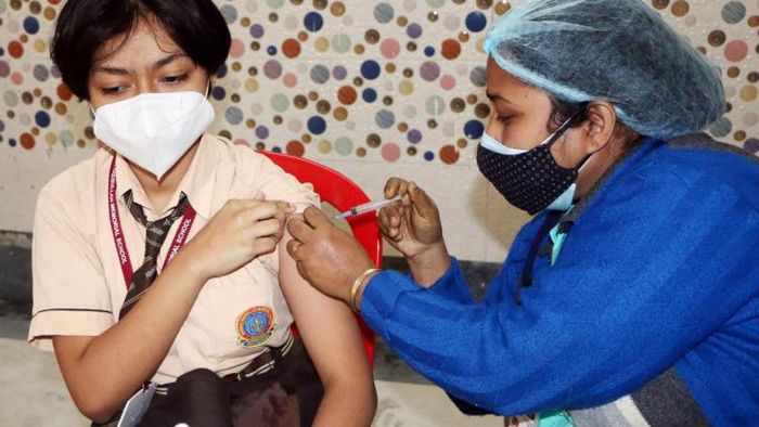 কলকাতার বেসরকারি স্কুলে চালু করোনার টিকাকরণ