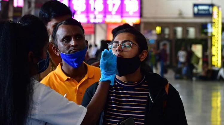 সংক্রমণ হার ঊর্ধ্বমুখী, বাংলা-সহ ৫ রাজ্যে দেশের অর্ধেক আক্রান্ত