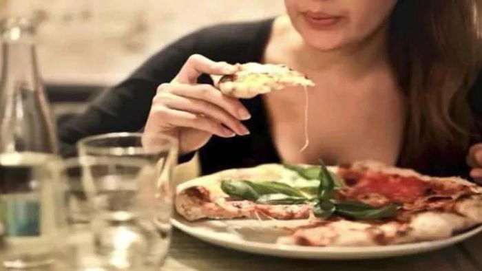 খাবার খাওয়ার আগে সঠিক দিক মানতে বলছে বাস্তু শাস্ত্র