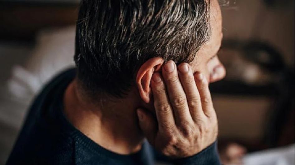 কানে সারাক্ষণ শিসের আওয়াজ, Omicron-এর নয়া উপসর্গ কানে সারাক্ষণ শিসের আওয়াজ, Omicron-এর নয়া উপসর্গ