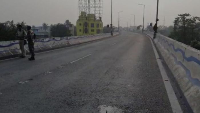 সম্প্রীতি ফ্লাইওভারে দুর্ঘটনা। নিজস্ব ছবি।