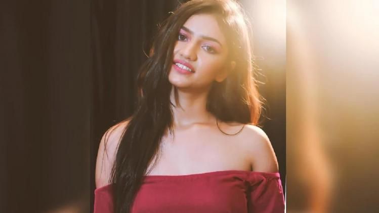 'সুইসাইড করতে যাচ্ছি...' বাবাকে ফোন করেই মরণ ঝাঁপ মডেলের