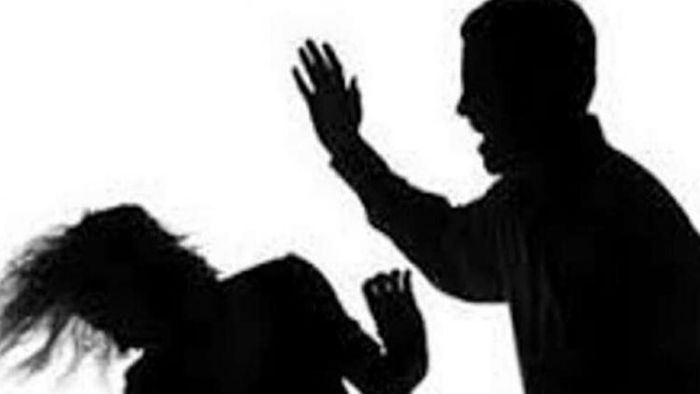 এক গর্ভবতী মহিলাকে মারধরের অভিযোগ (প্রতীকী ছবি)