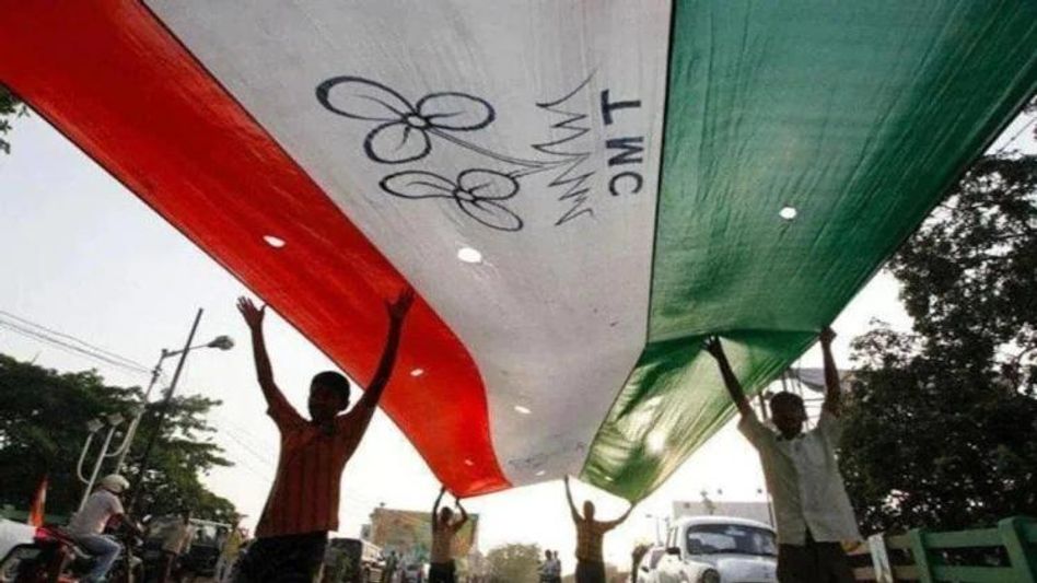 'বিরোধীরা ভোট চাইতে এলে জুতোপেটা করুন,' TMC নেতার নিদানে বিতর্ক 'বিরোধীরা ভোট চাইতে এলে জুতোপেটা করুন,' TMC নেতার নিদানে বিতর্ক