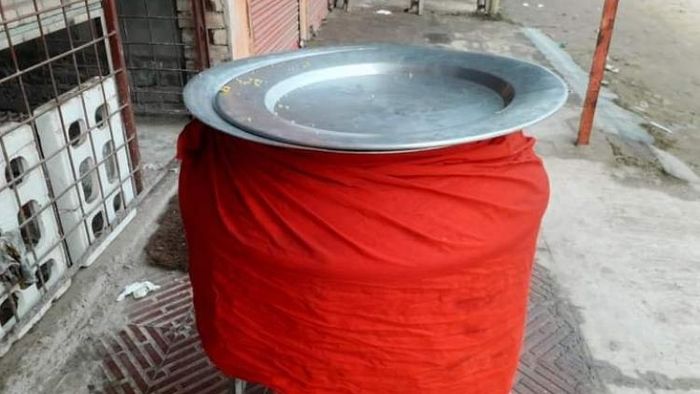 বিরিয়ানির হাঁড়ি নিয়ে যত কাণ্ড (প্রতীকী ছবি/সৌজন্য: ফেসবুক)