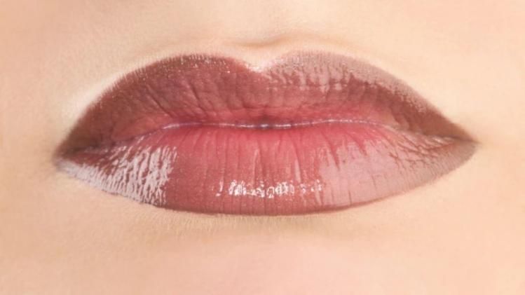 এই ৫ বদঅভ্য়াস আপনার ঠোঁট কালো করে দিতে পারে, খেয়াল রাখুন