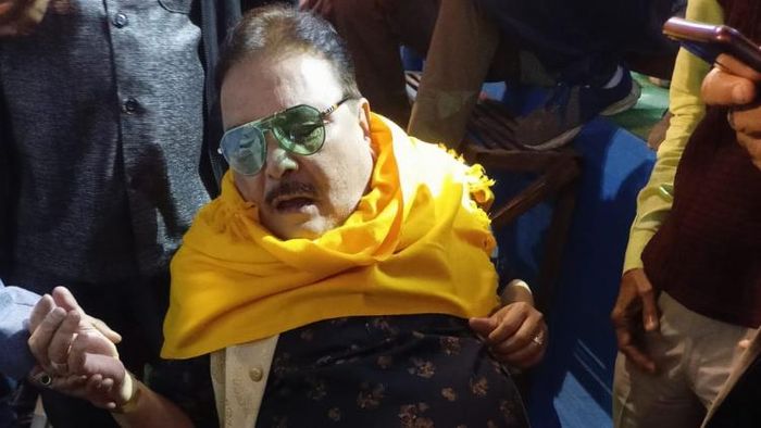 দুর্ঘটনায় জখম মদন মিত্র।