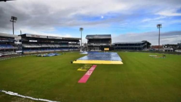 ম্যাচ চলাকালীন ভূমিকম্পে কেঁপে উঠল মাঠ, ক্রিকেটাররা কী করলেন দেখুন