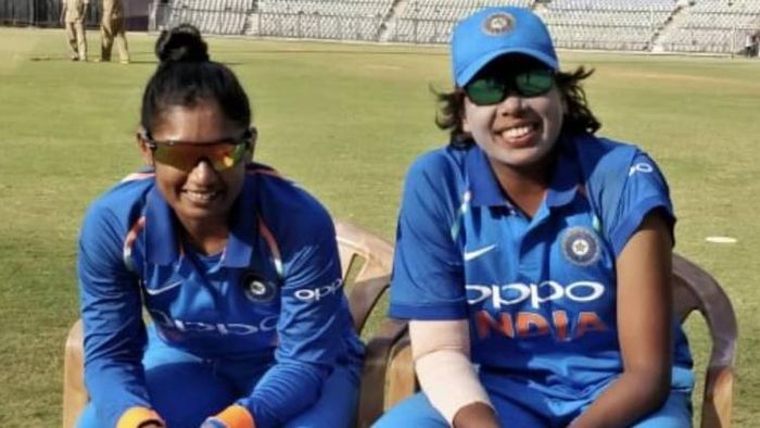 মিতালি রাজের সঙ্গে ঝুলন