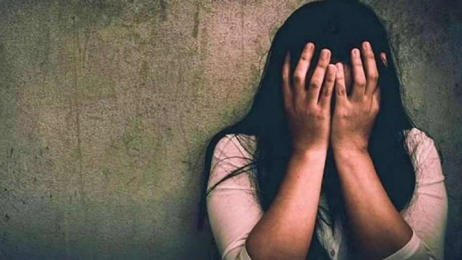 স্বামীর অদ্ভুত যৌন ইচ্ছের জন্য ঘৃণ্য ঘটনার শিকার স্ত্রী, জ্ঞান ফিরতেই দেখলেন... স্বামীর অদ্ভুত যৌন ইচ্ছের জন্য ঘৃণ্য ঘটনার শিকার স্ত্রী, জ্ঞান ফিরতেই দেখলেন...