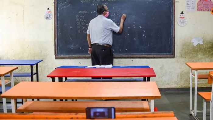 কর্নাটকে স্কুল খোলার সিদ্ধান্ত নিল রাজ্য সরকার।