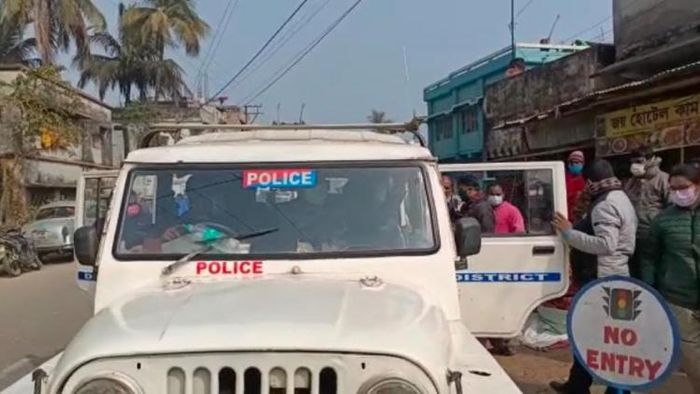 ঘটনাস্থলে পুলিশ