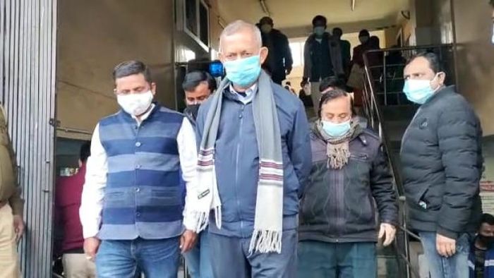 বিদায়ী বরো চেয়ারম্যান নিখিল সাহানিকে মনোনয়ন প্রত্যাহার করালো দল