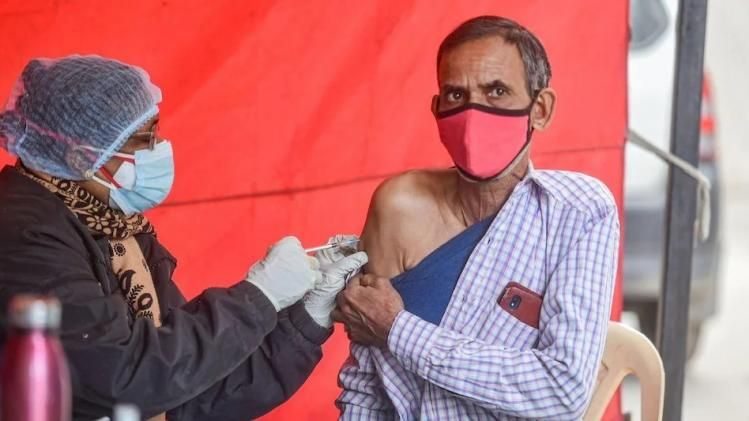 Corona Vaccine Booster Dose:  ভ্যাকসিনের ককটেল নয় কেন? জানুন...